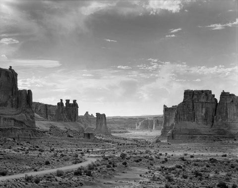 COURTHOUSE VALLEY, ARCHES NATIONAL PARK, UTAH